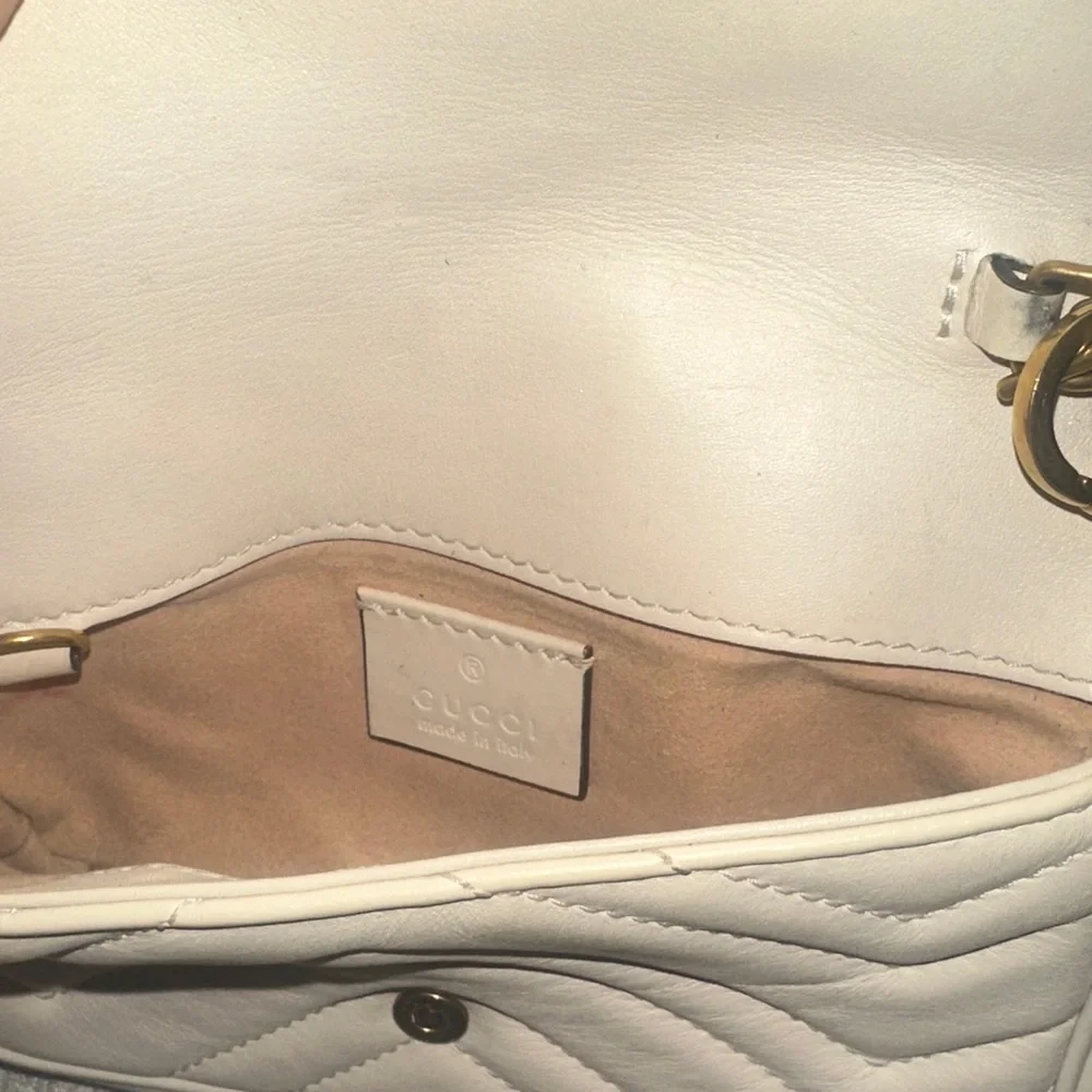 Gucci Cream Crossbody Bag with Gold Chain - Picture 4 of 6